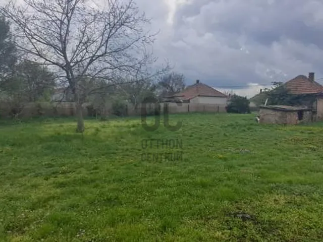 Eladó telek Ercsi 1077 nm