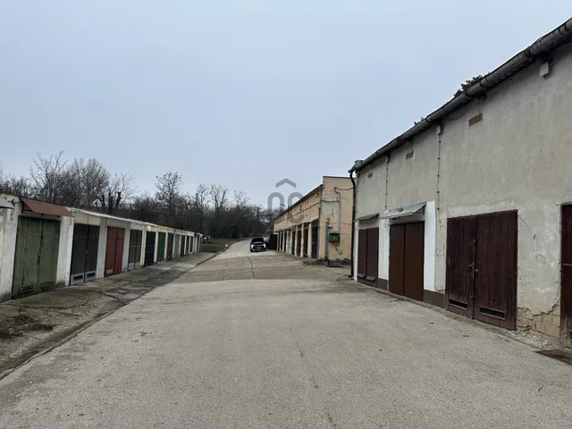 Eladó garázs Százhalombatta, Déli lakótelep 17 nm