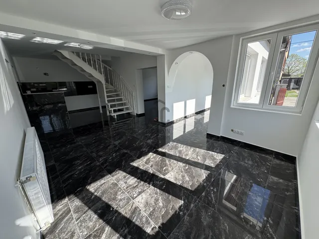 Eladó ház Ercsi 216 nm