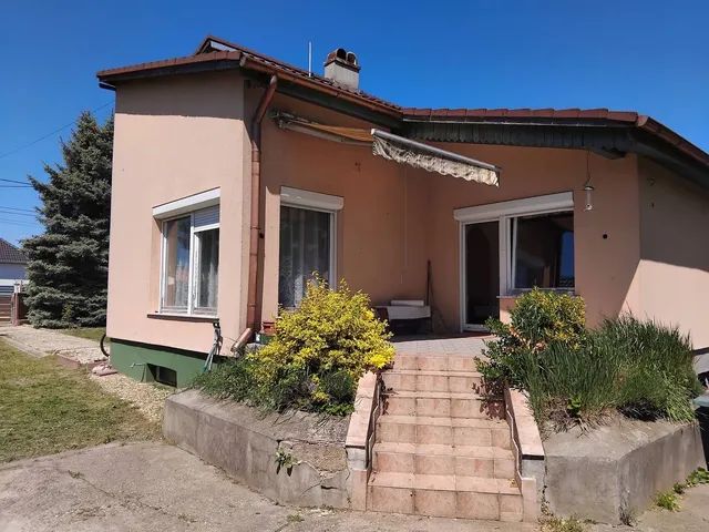 Eladó ház Gyömrő, Erzsébettelep 206 nm