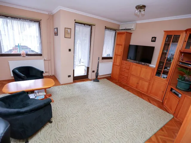 Eladó ház Budapest XVIII. kerület, Miklóstelep 240 nm