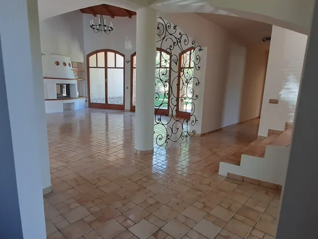 Eladó ház Mogyoród 384 nm