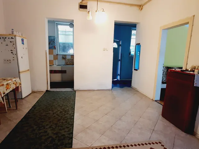 Kiadó kereskedelmi és ipari ingatlan Budapest XV. kerület, Újpalota, Pöltenberg 30 nm