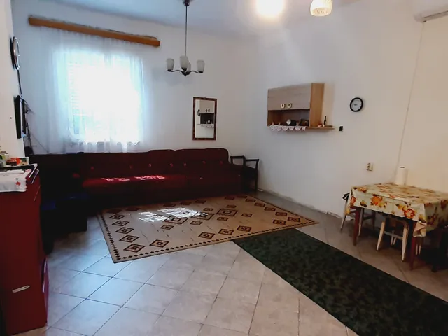 Kiadó kereskedelmi és ipari ingatlan Budapest XV. kerület, Újpalota 30 nm