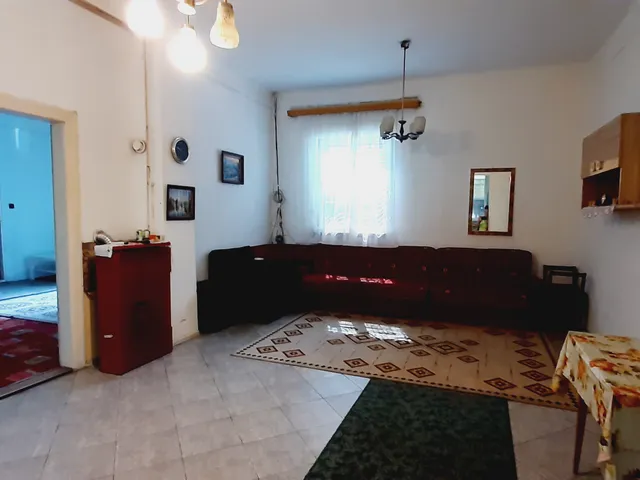 Kiadó kereskedelmi és ipari ingatlan Budapest XV. kerület, Újpalota, Pöltenberg 30 nm