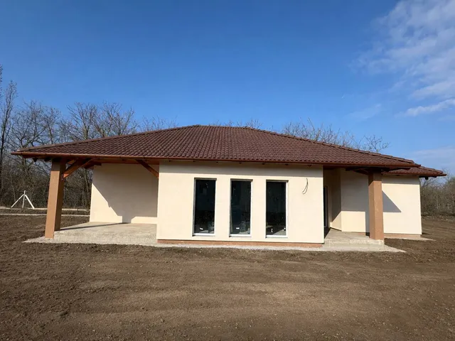 Eladó ház Kiskunlacháza 100 nm