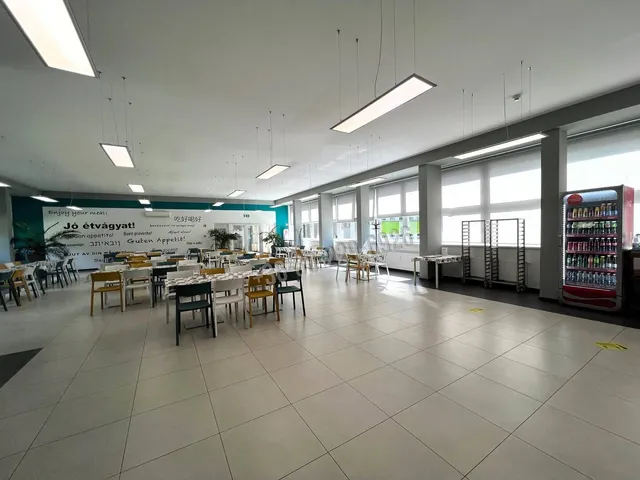 Eladó kereskedelmi és ipari ingatlan Budapest IV. kerület, Újpest 360 nm