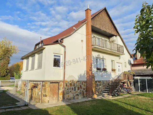 Eladó ház Velence, Ófalu 214 nm