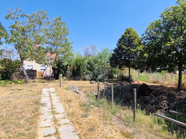 Eladó telek Taksony 674 nm