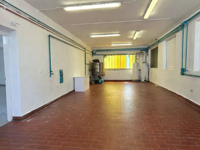 Kiadó kereskedelmi és ipari ingatlan Taksony 216 nm