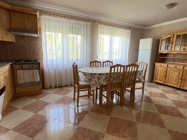 Kiadó ház Debrecen 125 nm