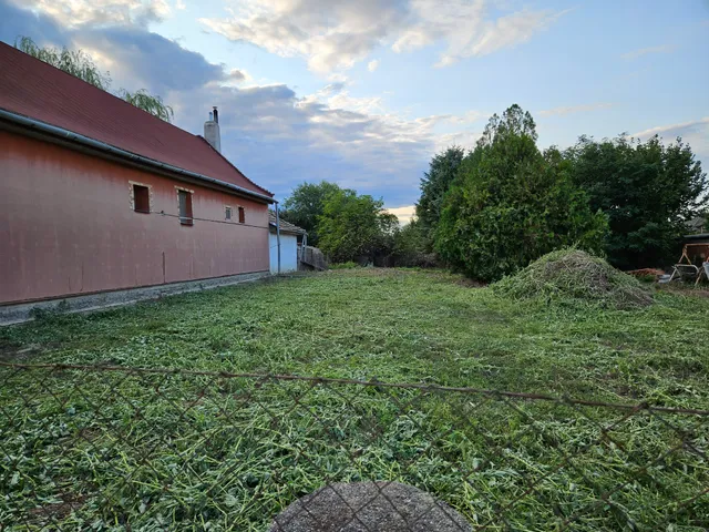 Eladó telek Balatonfőkajár 1410 nm