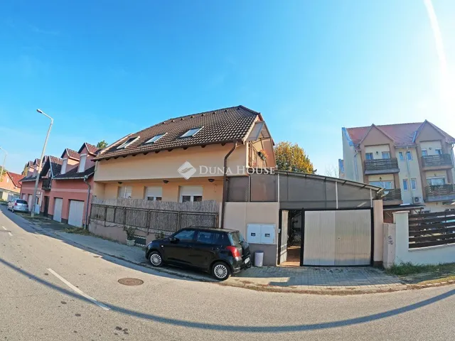 Eladó ház Dunakeszi, Fő út 298 nm