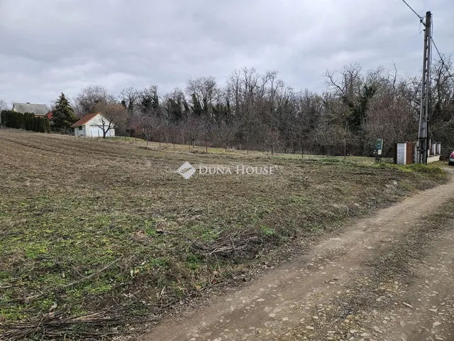 Eladó telek Pátka, Lesvölgyi park 2200 nm