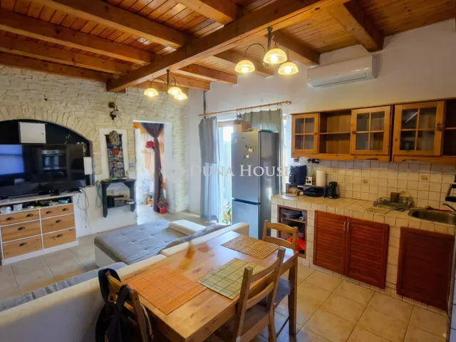 Eladó ház Felsőpakony 210 nm