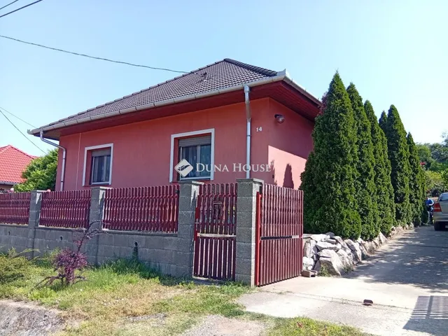 Eladó ház Dány 140 nm