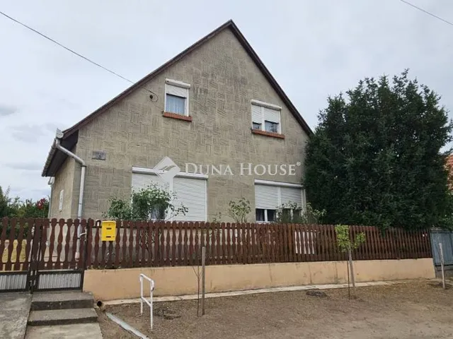 Eladó ház Szentlőrinckáta 109 nm