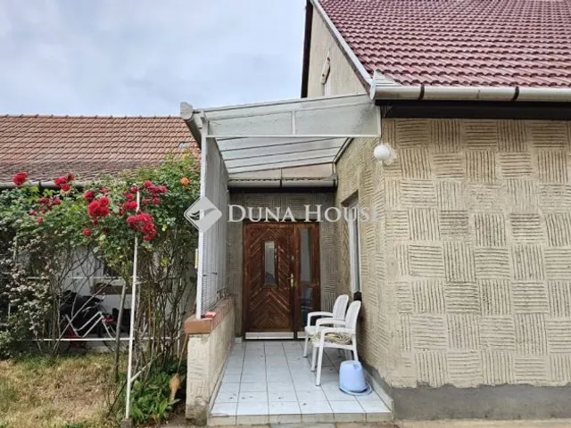 Eladó ház Szentlőrinckáta 109 nm