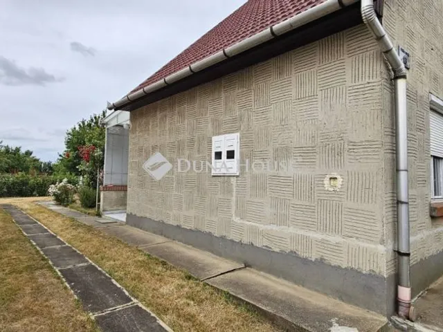 Eladó ház Szentlőrinckáta 109 nm