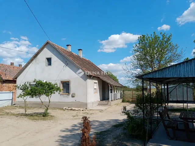 Eladó ház Tápiószentmárton, Széchenyi István út 82 nm