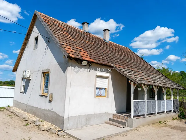 Eladó ház Tápiószentmárton, Széchenyi István út 82 nm