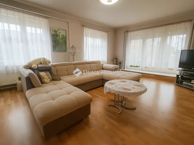 Eladó ház Tápiószecső 215 nm