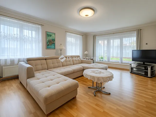 Eladó ház Tápiószecső 215 nm