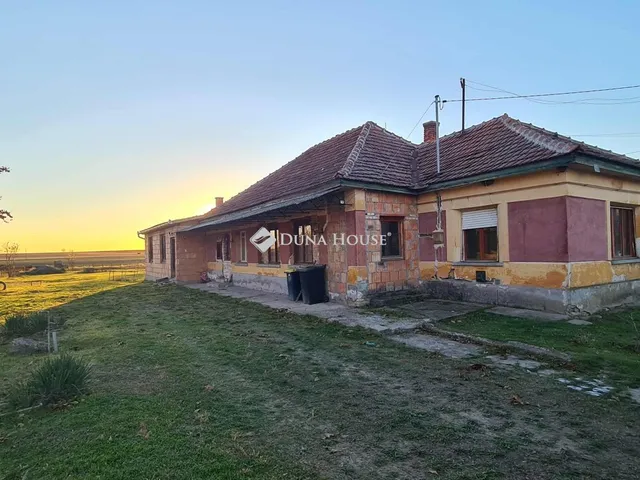 Eladó ház Tápiószentmárton 140 nm