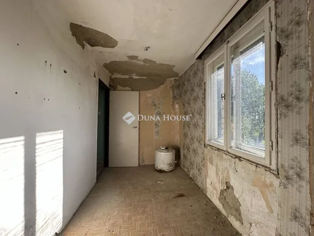 Eladó telek Kulcs, Temető utca 678 nm