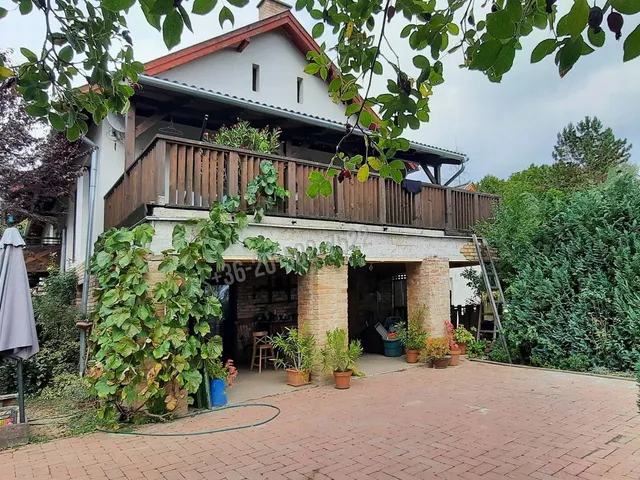 Eladó ház Kismaros 276 nm