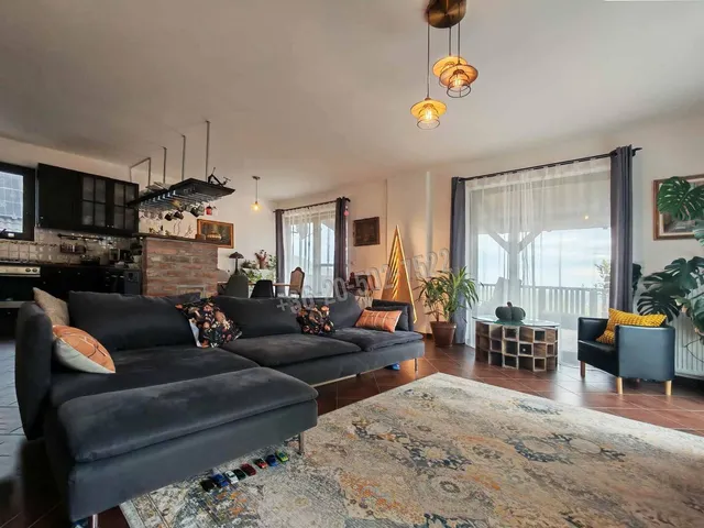 Eladó ház Kismaros 276 nm