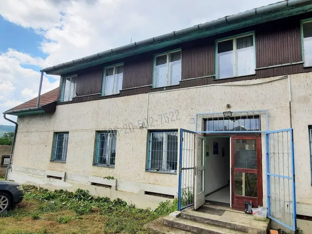 Eladó ház Szob, Szabadság tér 220 nm