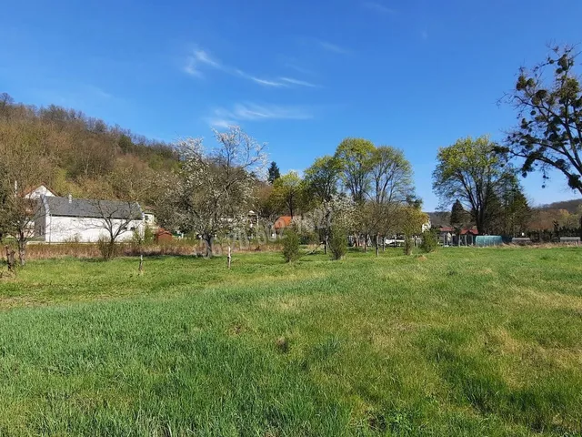 Eladó telek Zebegény 1140 nm