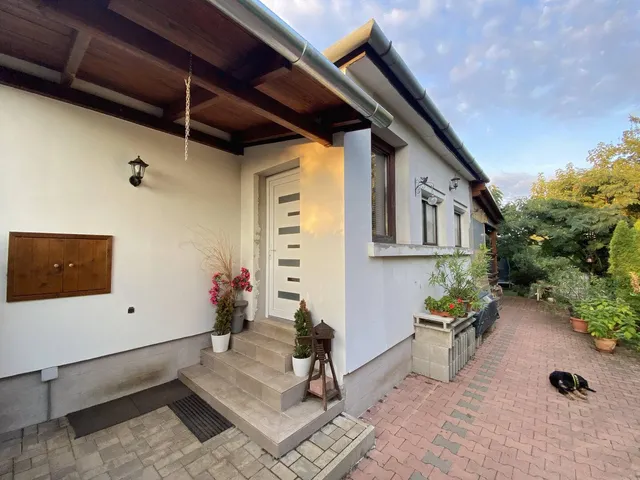 Eladó ház Kosd 68 nm