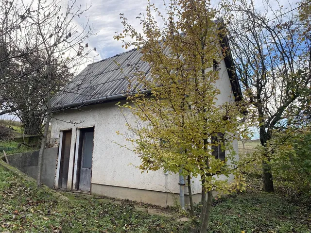 Eladó üdülő és hétvégi ház Vác 25 nm