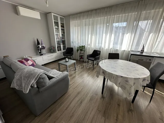 Eladó lakás Vác, Belváros 103 nm