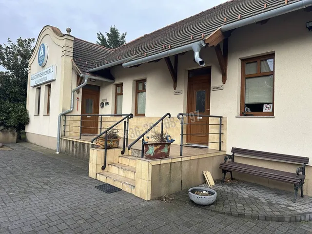 Eladó kereskedelmi és ipari ingatlan Sződliget 154 nm