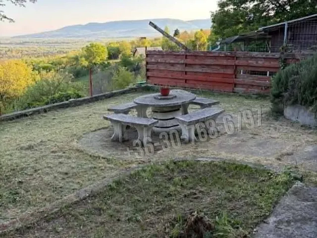 Eladó telek Vác, Nyulas, Lilaakác utca 838 nm