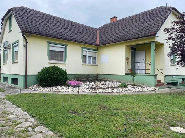 Eladó ház Kiskunhalas 244 nm