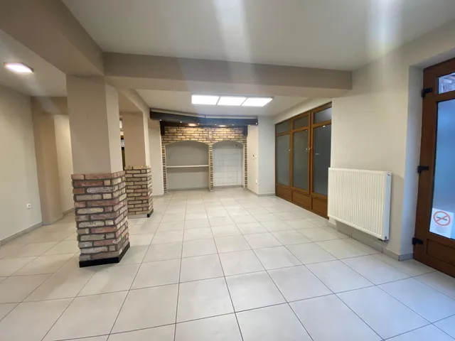 Kiadó kereskedelmi és ipari ingatlan Kiskunhalas 82 nm