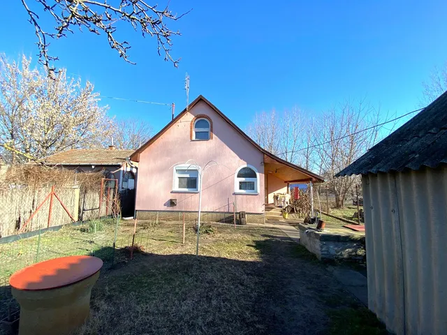 Eladó ház Kiskunhalas 35 nm