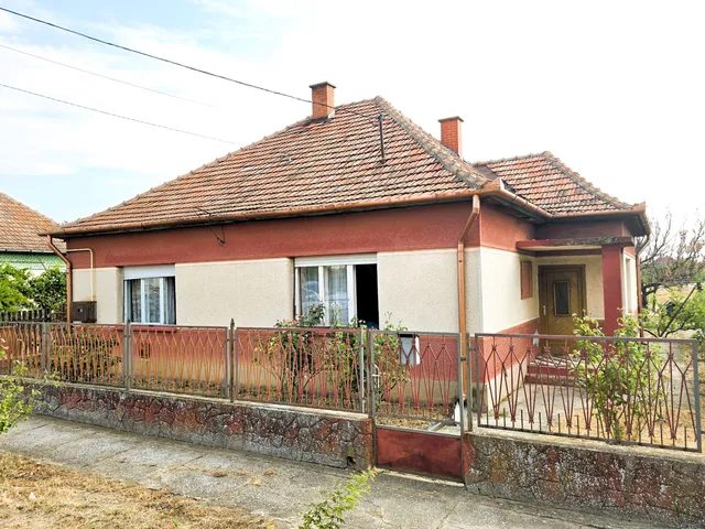 Eladó ház Kisszállás 100 nm