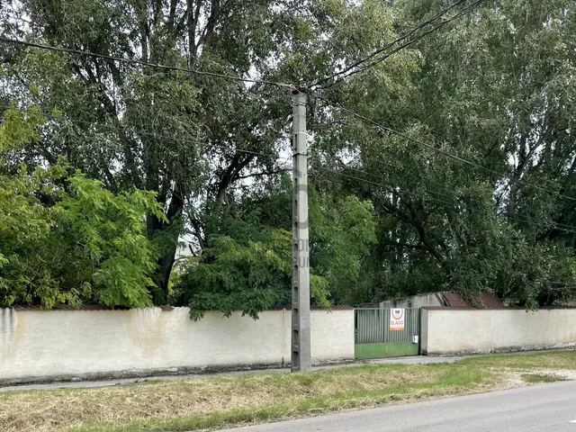 Eladó kereskedelmi és ipari ingatlan Székesfehérvár, Váralja 500 nm