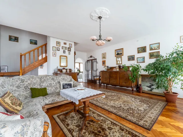 Eladó ház Székesfehérvár, Öreghegy 302 nm