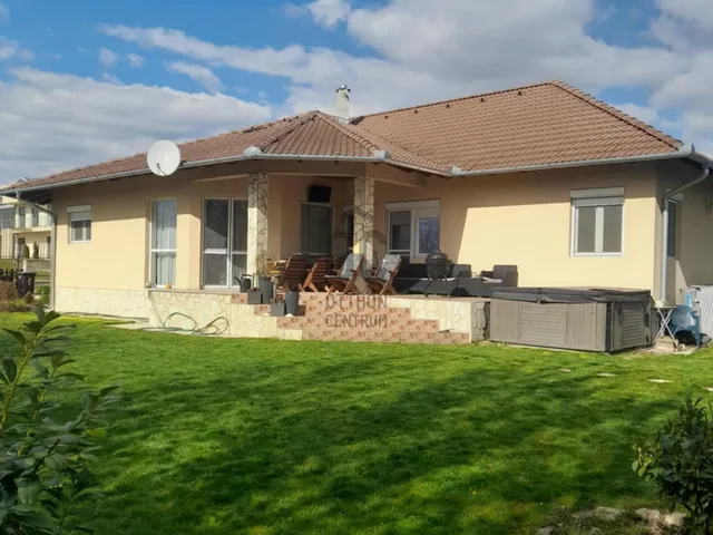 Kiadó ház Kápolnásnyék 170 nm