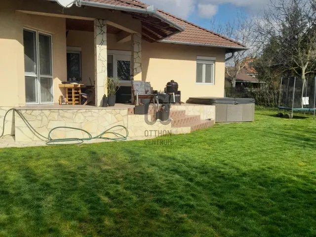 Kiadó ház Kápolnásnyék 170 nm