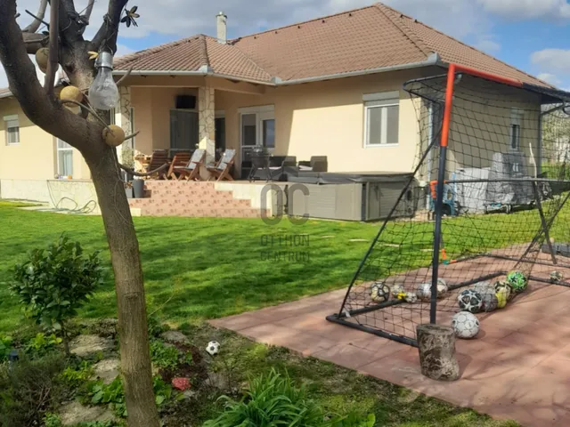 Kiadó ház Kápolnásnyék 170 nm