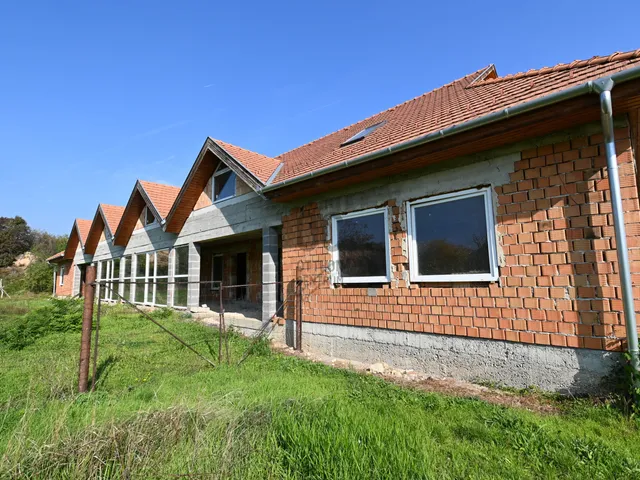 Eladó ház Pétfürdő 580 nm