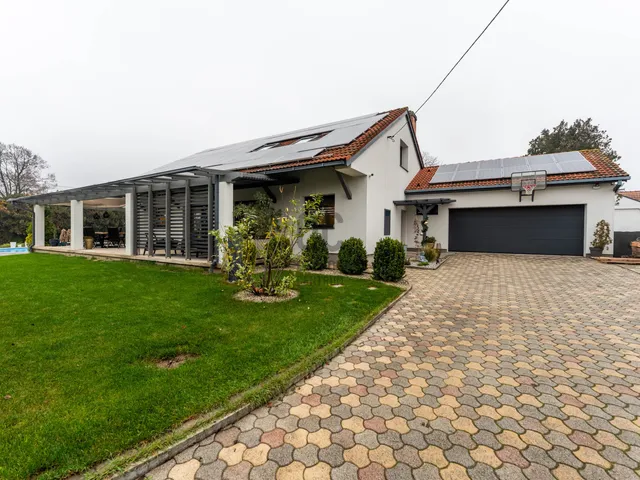 Eladó ház Székesfehérvár, Öreghegy 260 nm