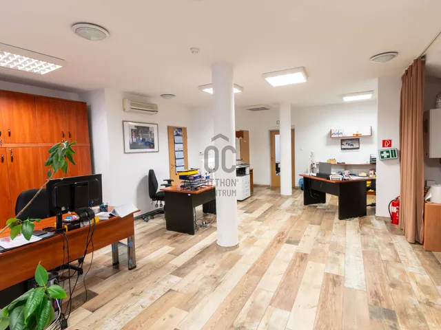 Eladó kereskedelmi és ipari ingatlan Székesfehérvár, Belváros 62 nm